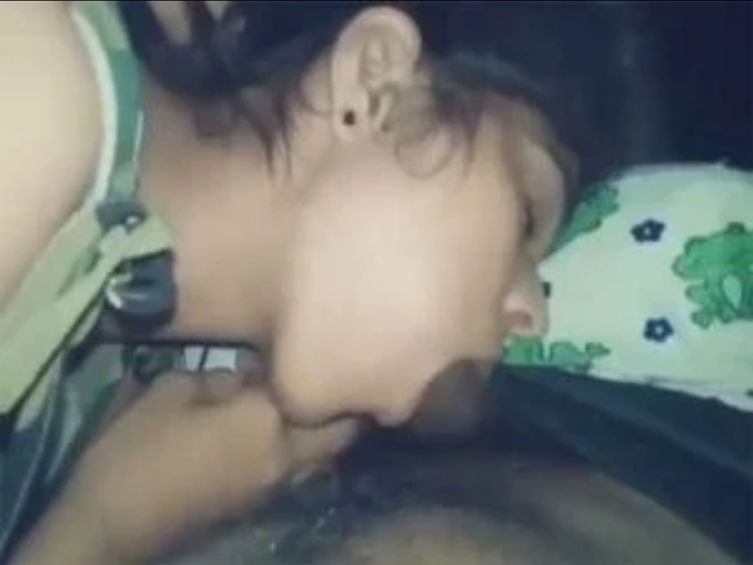 Horny Indian GF Giving Blowjob To BF