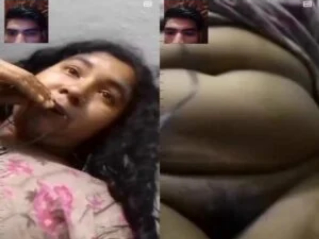 Desi Chubby Girl Showing Her Pussy To BF On VC