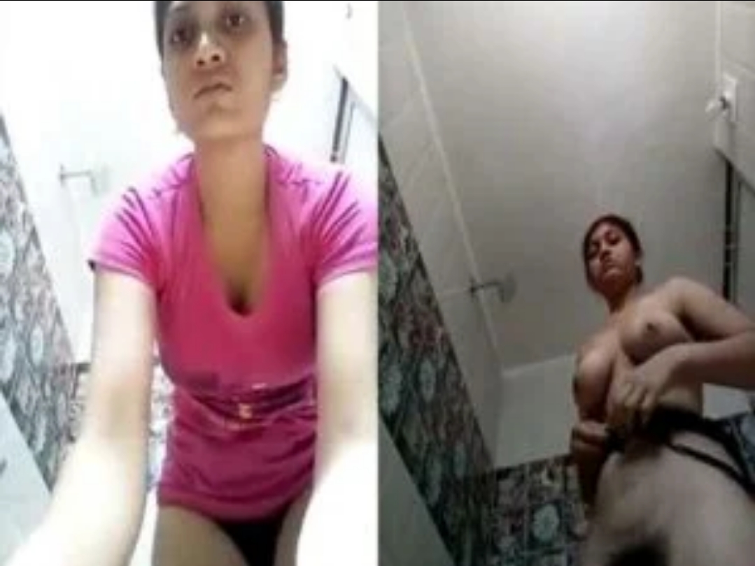 Cute Desi Girl Shows Her Nude Pussy