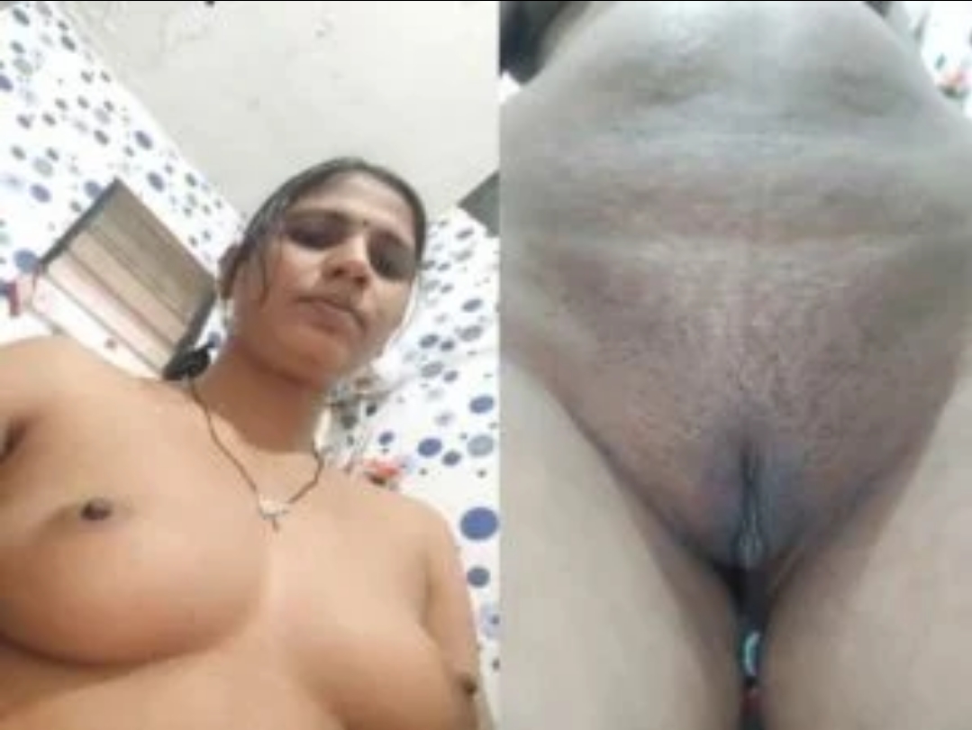 Sexy Indian Housewife Shows Her Boobs And Pussy