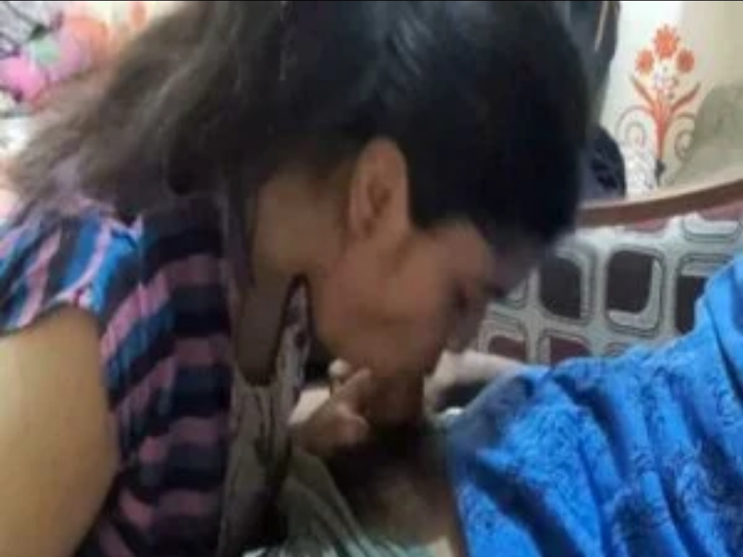 Hot Looking Indian Girl Giving Blowjob To BF