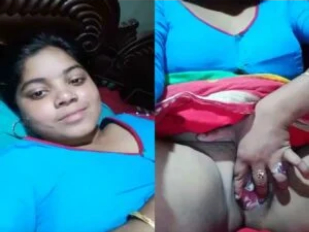 Unsatisfied Bengali Housewife Showing Pussy