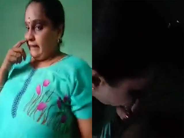 Big Boobs Mature Aunty Giving Blowjob