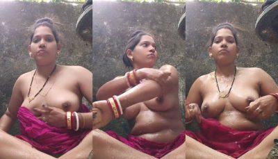 Beautiful village bhabhi taking bath