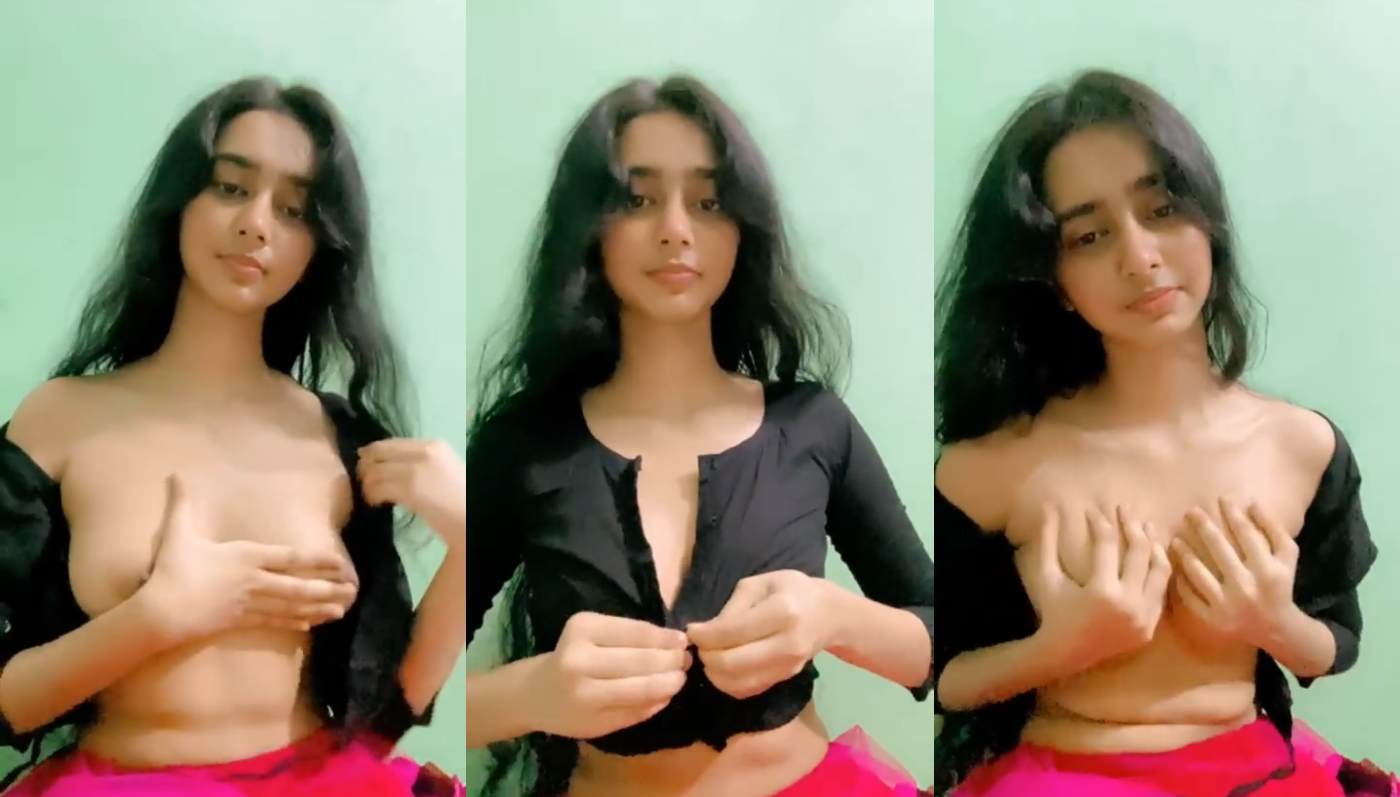 Horny Girl Nude Boobs Showing